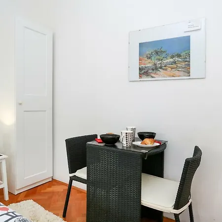 Studio Perina Apartment